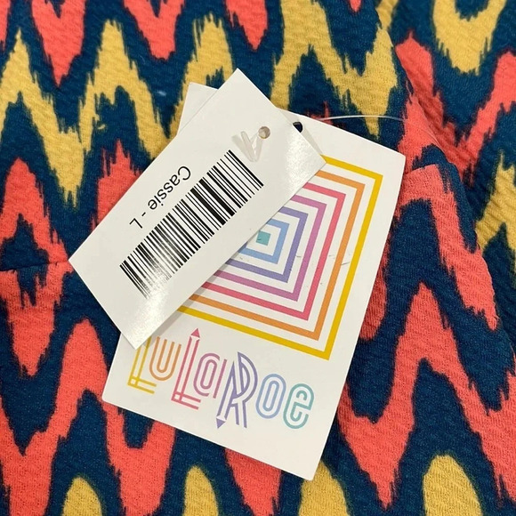 NWT! Lularoe Cassie geometric print skirt Large - Picture 3 of 4